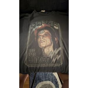 BOWIE-2XL-Tee- Ziggy Stardust  Faded Dec 1972 London